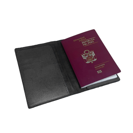 Porta pasaporte de cuero color negro – Mora Cueros Perú