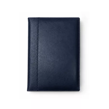 Agenda diaria 2027 de biocuero azul zafiro, diseño elegante de Mora Cueros.